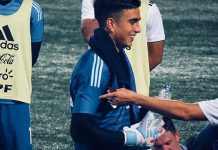 Pourtau le puso candado al arco de Argentina