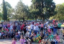 La plaza se llenó de gente en una nueva feria