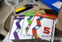 Entrega de Kits tecnológicos a escuelas