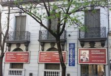 Mandó un CV a una escuela platense, la llamaron y la terminaron discriminando por una discapacidad
