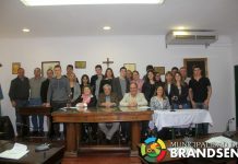 Última sesión parlamentaria y entrega de diplomas