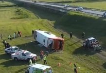 Accidente en ruta 2: el gerente de la empresa sugirió que el micro volcó por “una falla humana”