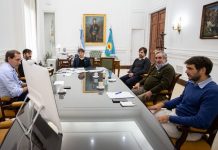Kicillof recibe a intendentes oficialistas y opositores para discutir un auxilio económico