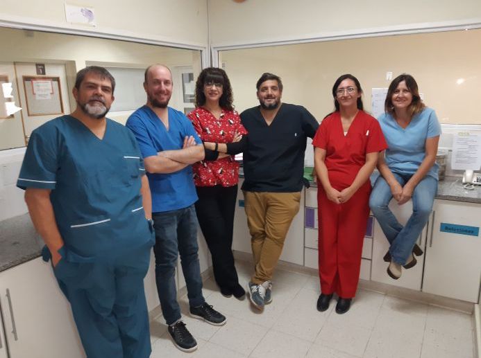 Parte del equipo médico que asistió a Yaela en el nacimiento de Samara y Abel. De izquierda a derecha Marcelo Sánchez (Ginecólogo), Fabio Kolasinsky (Ginecólogo), Alejandra Benítez (Obstetra), Esteban Grandicelli (Pediatra), Laura García (Pediatra) y Laura Ameri (Obstetra). Foto: José Mellado