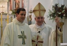 El padre Juan María pondrá en venta el Peugeot de la Parroquia para poder seguir ayudando