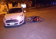 Chocaron un auto y una moto en el Bajo Belgrano: una mujer resultó herida