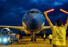 Parte a China el primero de los vuelos para traer más vacunas Sinopharm