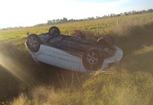 Un auto volcó cerca de Jeppener. También hubo un choque en Brandsen
