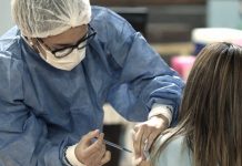 Abonan la primera cuota del bono para 725 mil trabajadores de la salud de todo el país