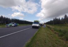 Un ciclista fue tocado por un auto en la Ruta 215, cayó al asfalto y sufrió algunas heridas. El vehículo se dio a la fuga
