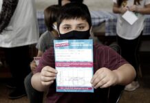Crece la vacunación de niños contra coronavirus y acercan vacunatorios a las escuelas