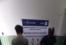 Aprehendieron a banda de jóvenes que sustrajo dinero y otros elementos del interior de un auto