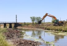 Comenzaron los trabajos de limpieza y saneamiento en el Samboronbón chico.