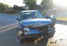 Se quedó dormido y chocó contra un camión que se encontraba estacionado: sólo resultó con algunos golpes