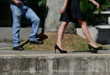 Fue denunciado por seguir a chicas menores de edad: él lo niega