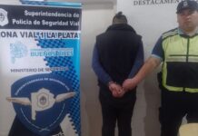 Lo pararon en Samborombón, se puso nervioso y forcejeó con la policía: tenía un arma de Gendarmería
