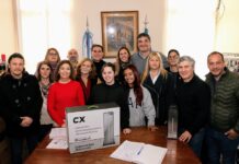 A una semana del robo que sufrió la Escuela Secundaria (EES) N° 1 , se hizo entrega de nuevas computadoras