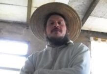 Es oriundo de Domselaar y presentó su editorial con el objetivo de dar voz a los autores de la provincia