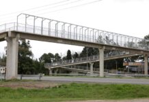 Se inauguró un puente peatonal a la altura del barrio Las Golondrinas