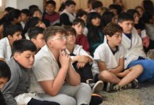 Alumnos de la Escuela Primaria 3 participaron de un taller de compost y separación de residuos