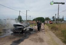 Incendio vehicular en barrio Las Cañadas