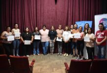 Entrega de certificados del curso de manipulación de alimentos