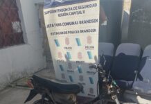 Robó una moto y lo encontraron desarmándola