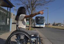 Las personas con discapacidad podrán bajarse en cualquier momento del colectivo, sin importar el sistema de paradas