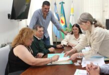 «Mi escritura, mi casa»: El Intendente recibió a vecinos y vecinas que firmaron la escritura de su casa