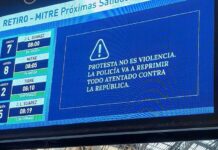 «La Policía va a reprimir»: la advertencia en las pantallas de estaciones de trenes por la marcha al Congreso