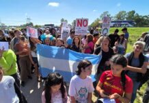 Las termoeléctricas en debate: vecinos, concejales y abogados alzan su voz