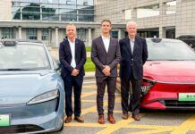 Nicolás Mantegazza inició su gira oficial por China con la visita a una planta multinacional