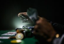 La ética del ‘angle shooting’ en el poker: una zona gris de la estrategia