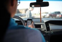 La Defensoría del Pueblo bonaerense lanzó una encuesta sobre el uso del celular al volante