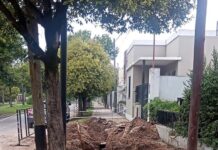 Escriben los lectores: «Tienen que sortear obstáculos para entrar en sus casas»
