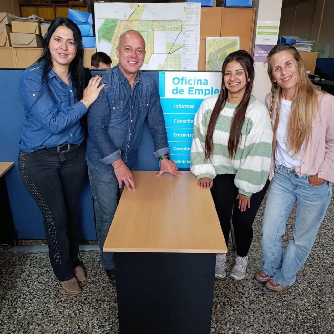 Desde la Subsecretaría de Producción y Empleo, por medio de la Oficina de Empleo, acompañamos a (4)