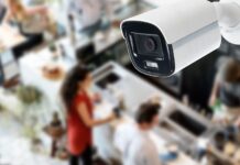 Escriben los lectores: Denuncian que hay cámaras en probadores de un local