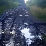 Vecina denuncia que motos deterioraron aún más la calle Máximo Paz