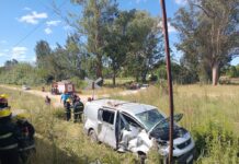Un tren embistió a un vehículo en un paso a nivel de Jeppener