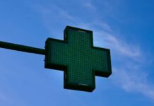 Escriben los lectores: denuncian que una farmacia no atiende PAMI los domingos