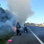 A un vecino se le incendió el auto en Ruta 2 y se salvó de milagro