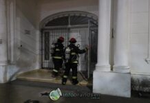Bomberos trabajan en la Escuela Primaria N°1