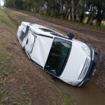 Despiste y vuelco parcial en calle 7 y Carranza