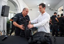 San Vicente: Mantegazza entregó chalecos antibalas a Policía