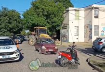 Accidente frente a la Escuela Secundaria N°1: tres personas heridas, entre ellas una menor