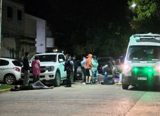 Dos personas resultaron heridas tras chocar con una camioneta