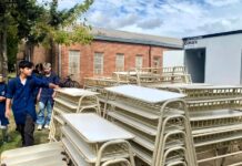 Llegaron mesas y sillas para las aulas modulares de Escuela Técnica