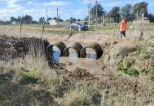 Avanzan los trabajos de limpieza y perfilado en el canal Belgrano