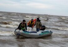 Bomberos locales participaron de un intenso operativo que busca a cinco pescadores desparecidos