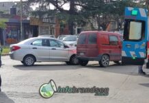 Choque entre dos vehículos en Rivadavia y Larrea